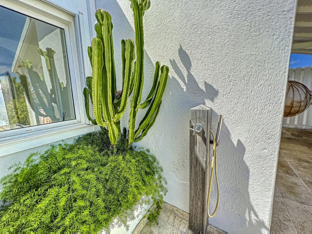 Saint Martin Baie Orientale villa __douche ext-4
